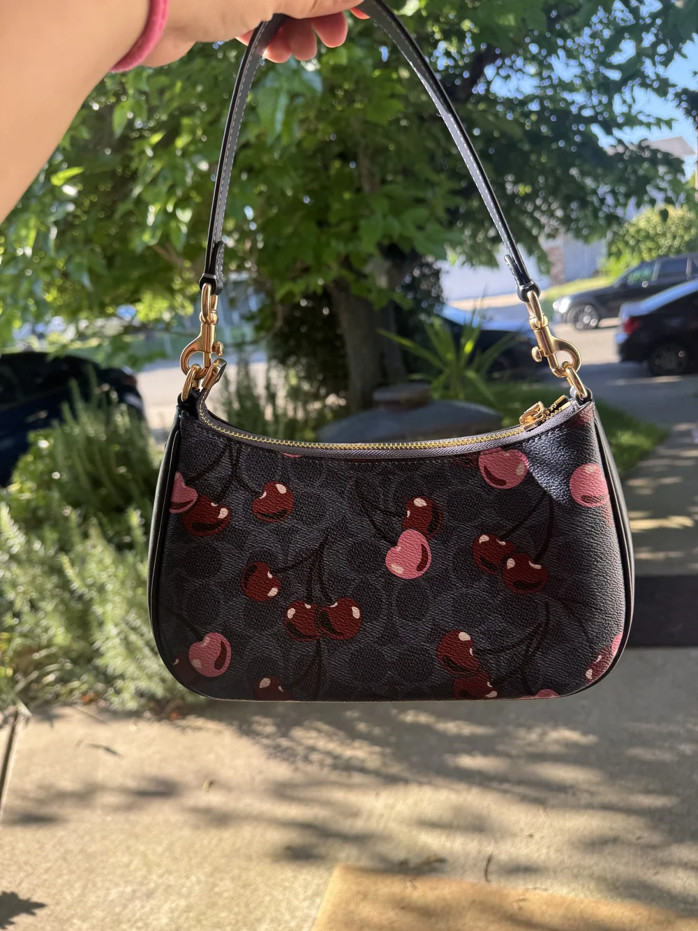 Coach Teri Shoulder Bag In Signature Canvas With Cherry Print - Picture 2 of 4